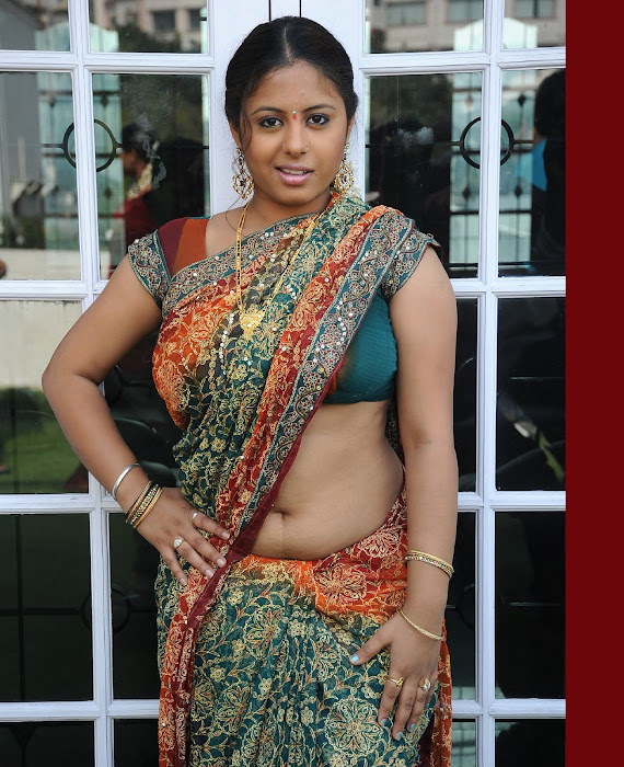 sunakshi in saree actress pics